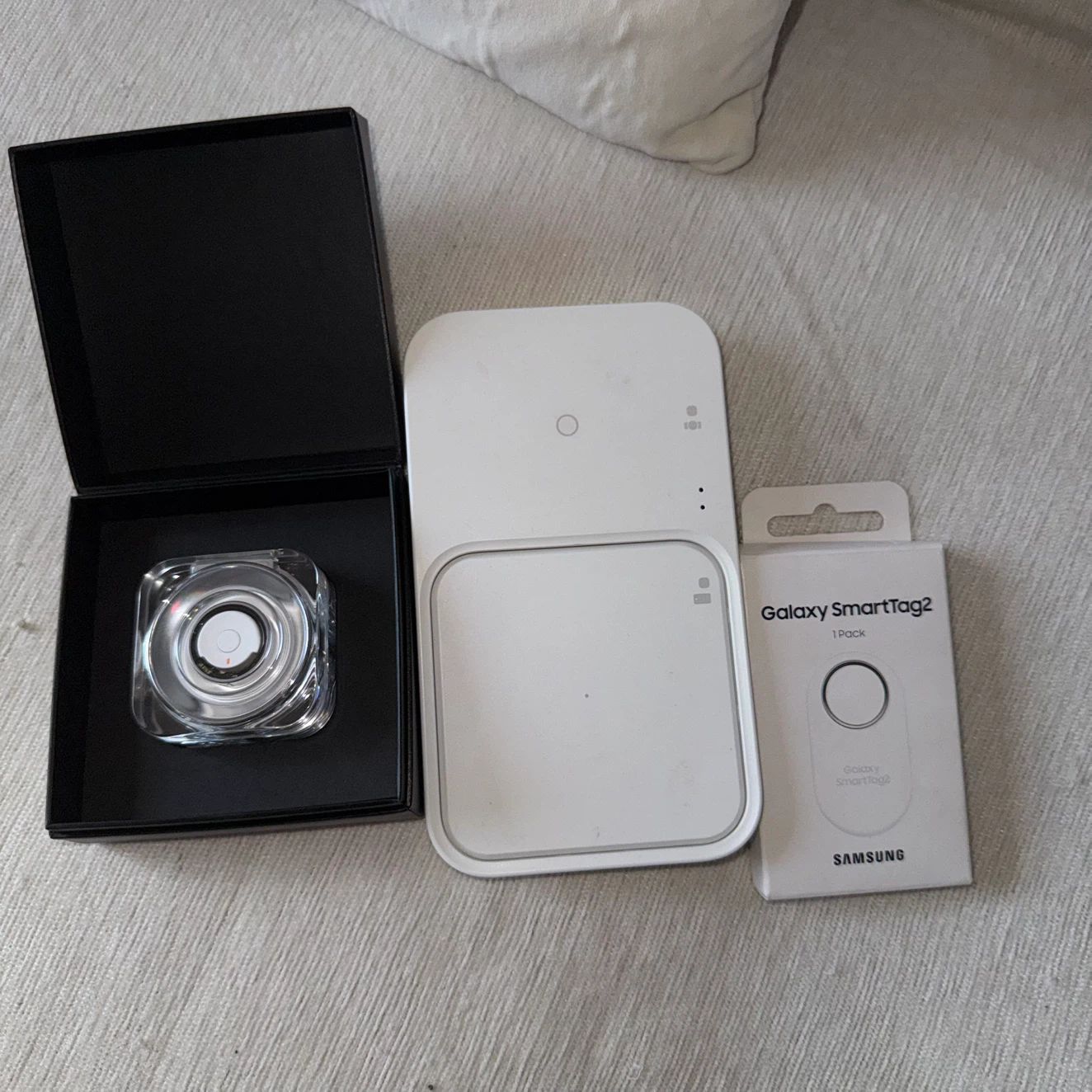 Samsung Galaxy ring size 7, smartag2,and wireless charger pad