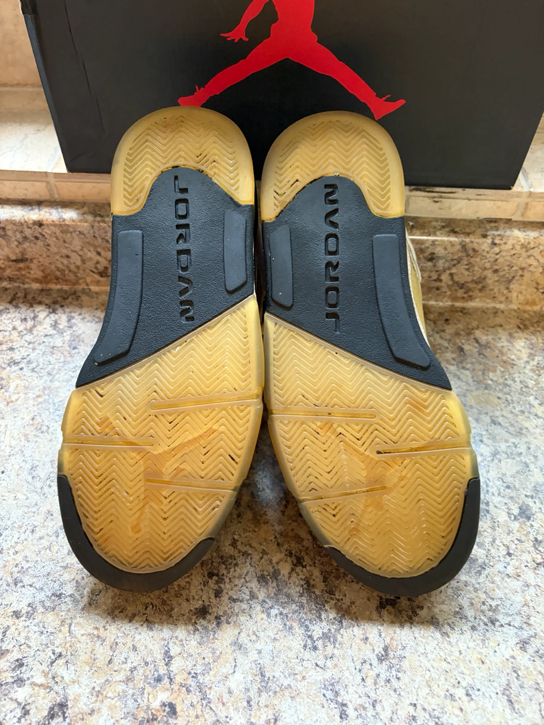 Air Jordan 5 Retro Gold White Black Sneakers - photo 5