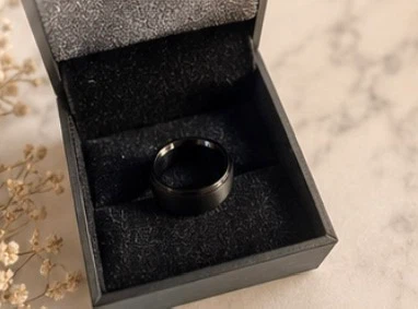 Zales Black Ring in Box - photo 2