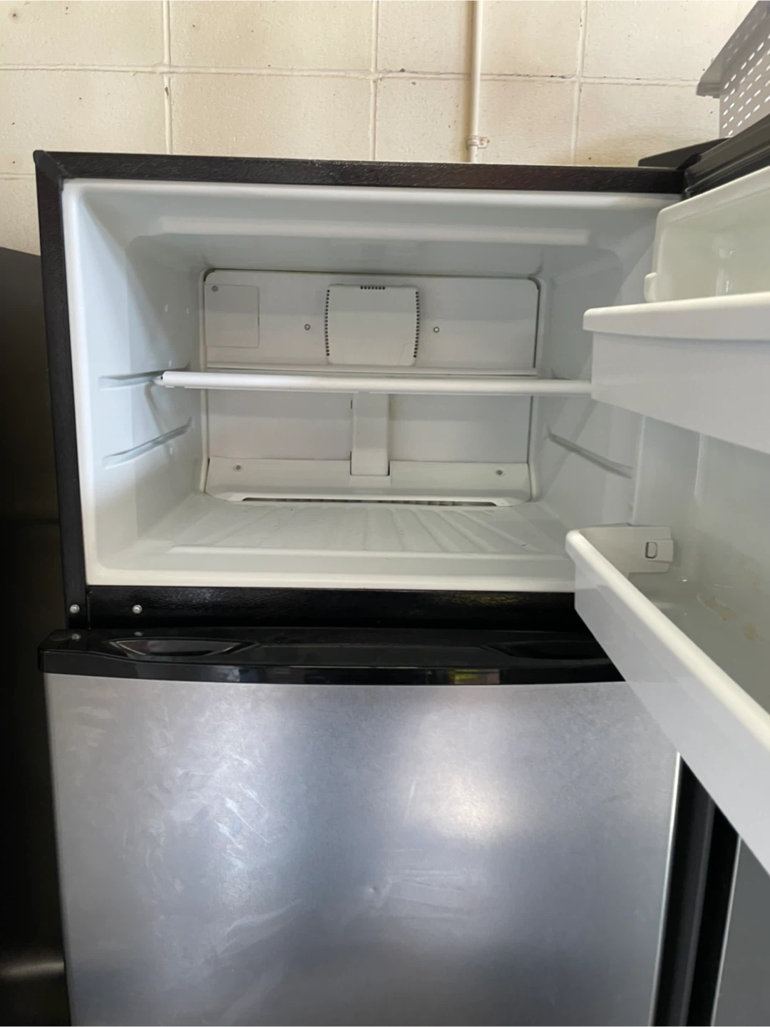 Whirlpool Refrigerator - photo 3