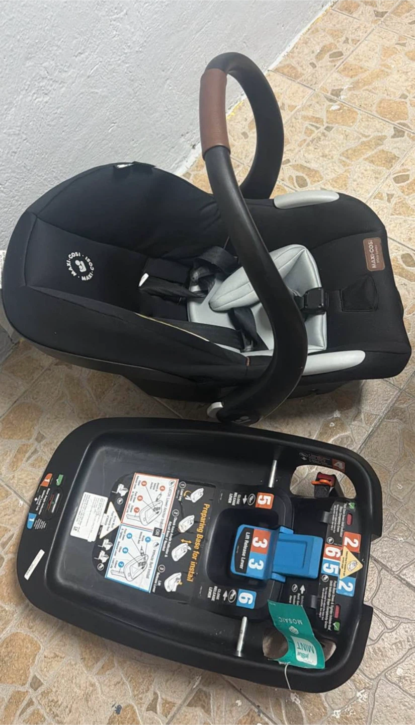 Maxi-Cosi Infant Car Seat with Base