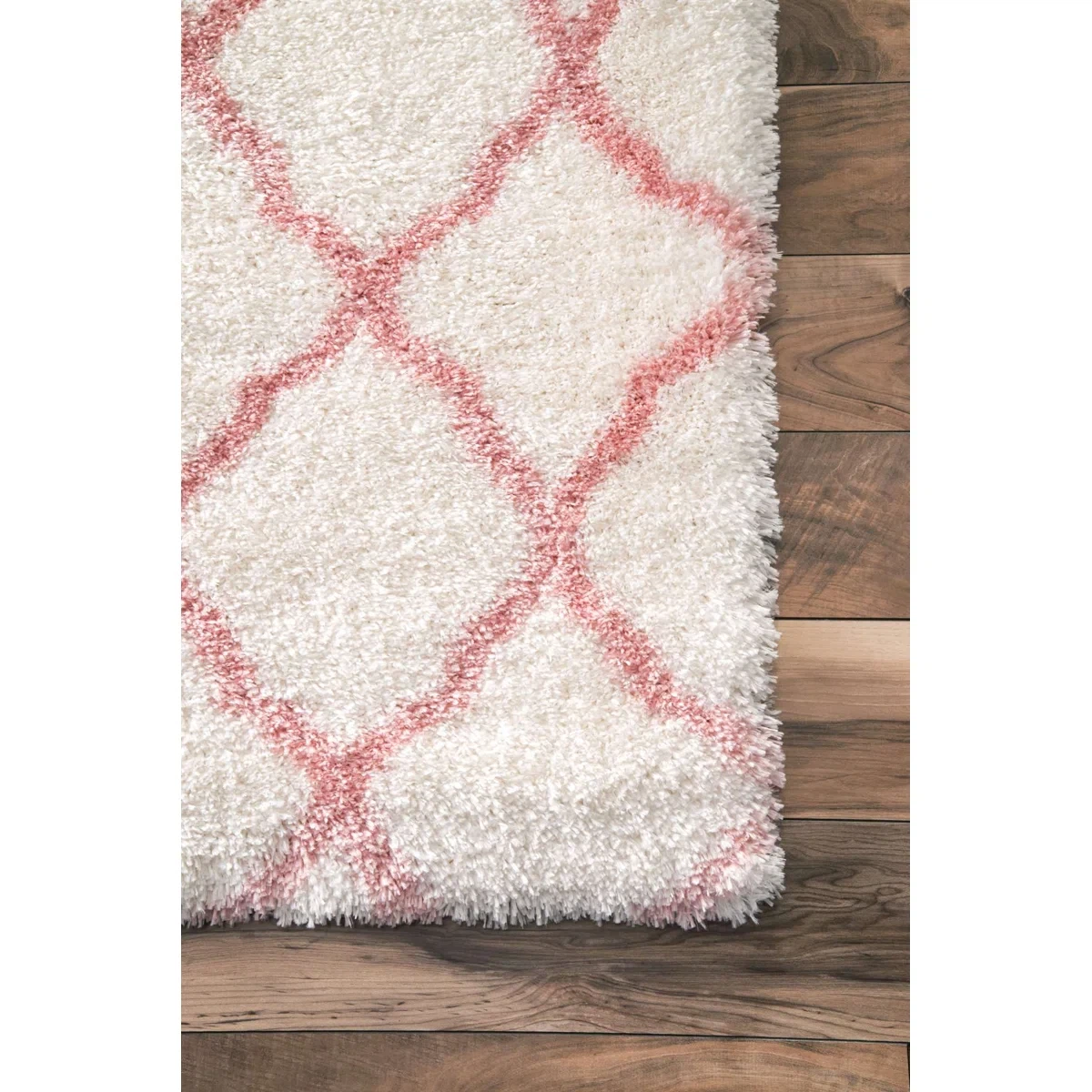 Cuanaic Trellis Shag Performance White/Pink Rug by Harriet Bee