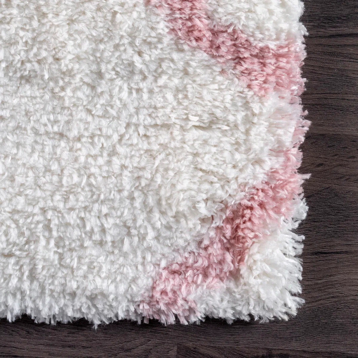 Cuanaic Trellis Shag Performance White/Pink Rug by Harriet Bee - photo 5