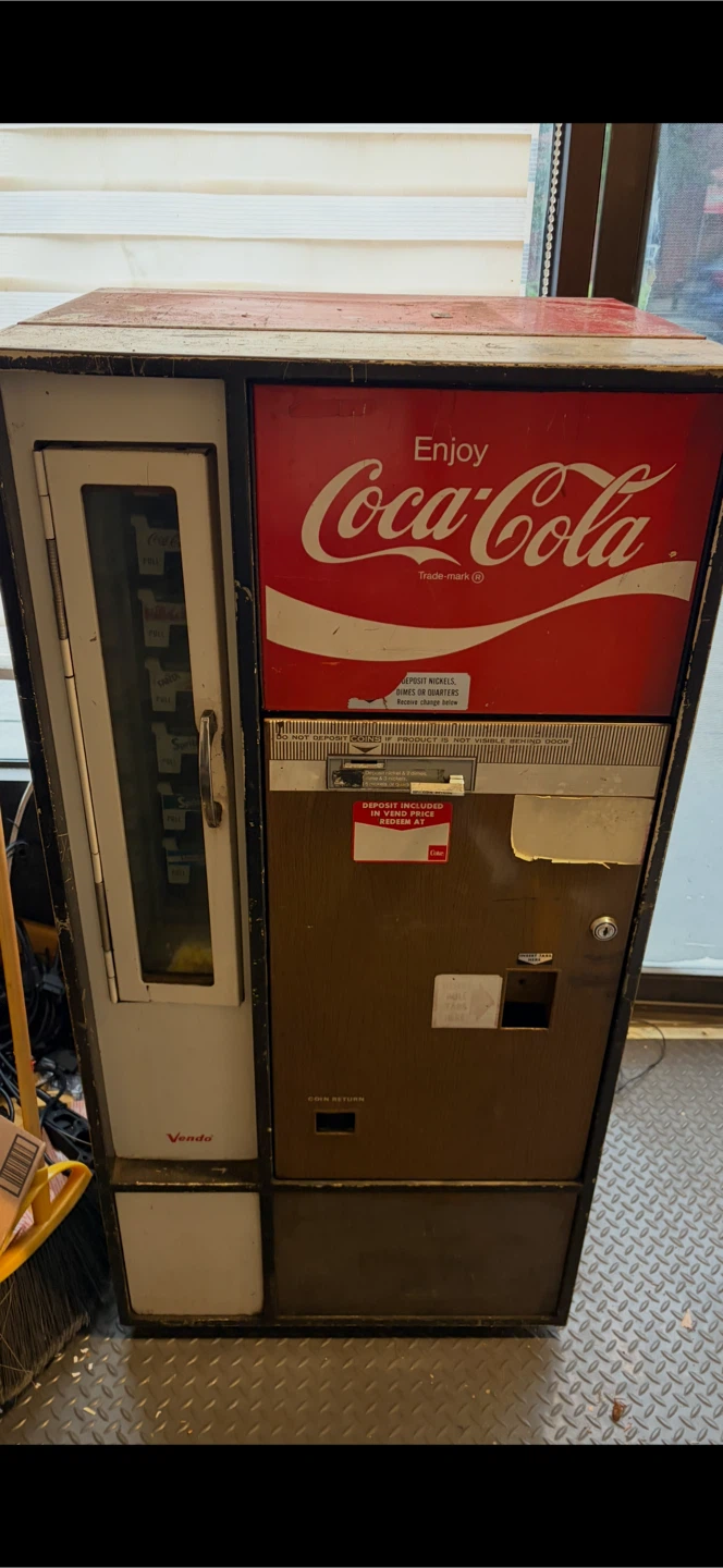 Vintage Vendo Coca-Cola Soda Machine HA56E - photo 2