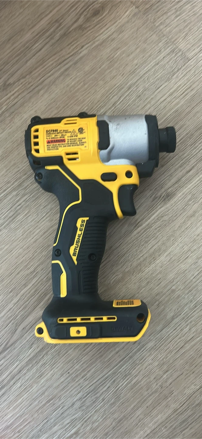 DEWALT DCF840 1/2" Cordless Impact Driver - photo 2