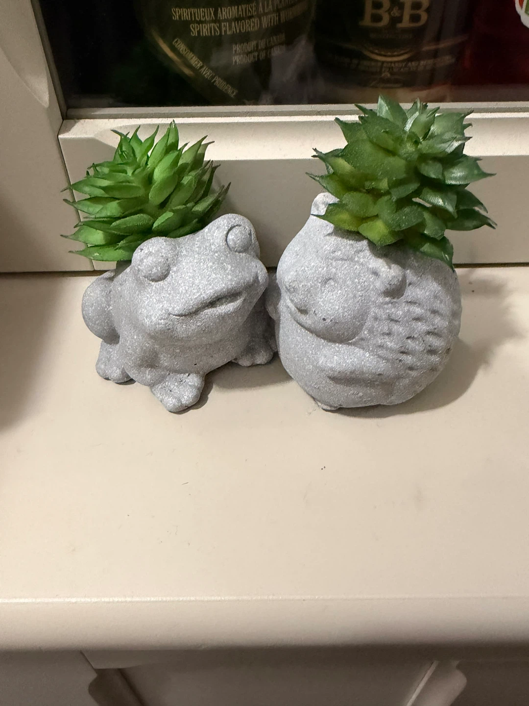 Cute Frog and Hedgehog Planters with fake Succulents - photo 5