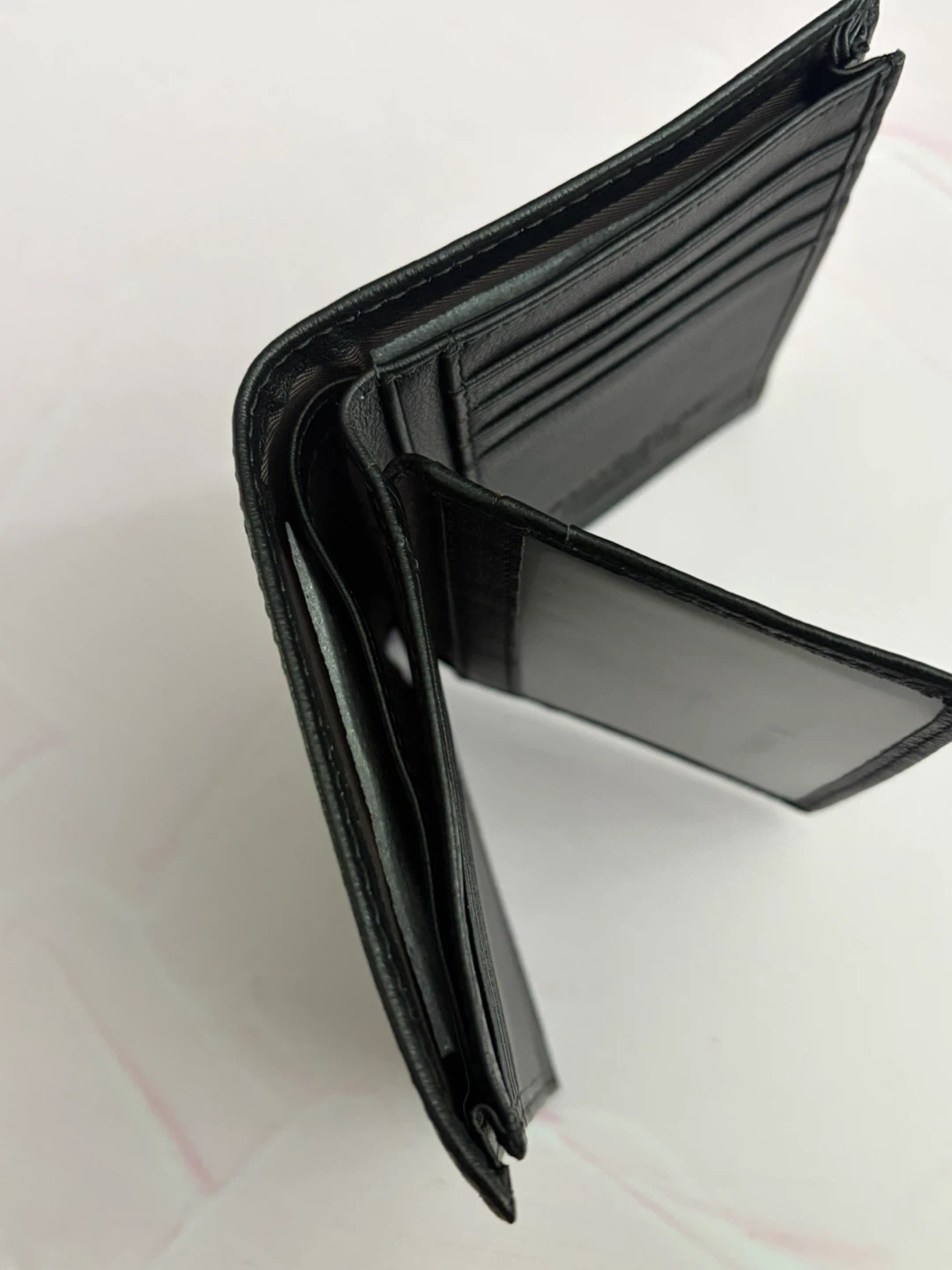 New Men’s Leather RFID Blocking Bifold Wallet - photo 4