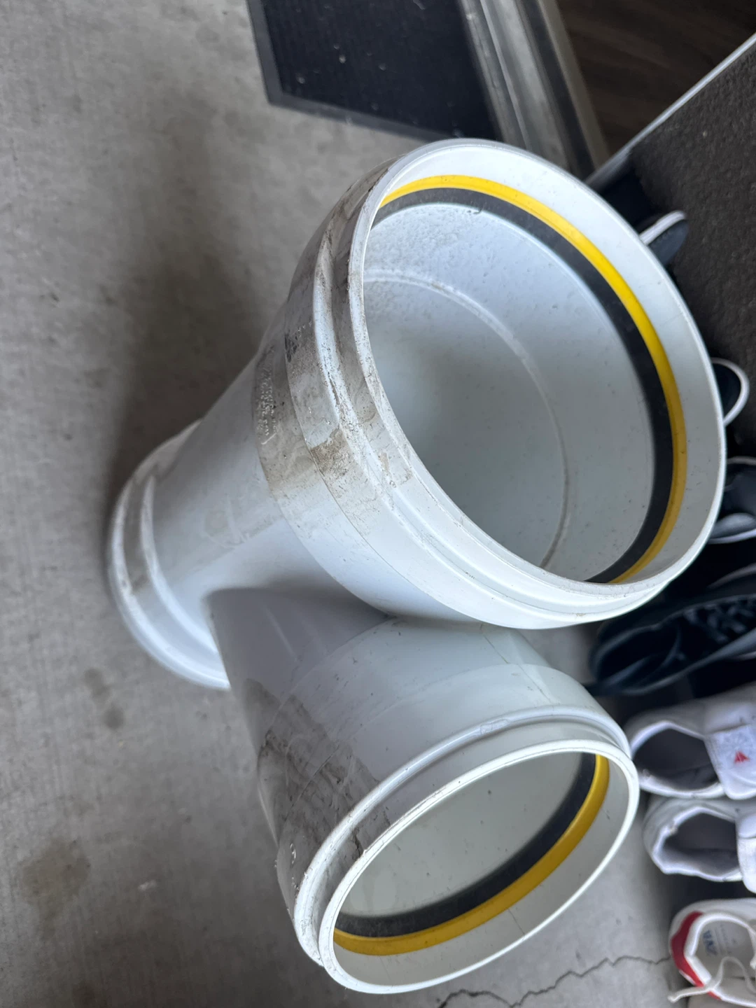White PVC Pipe Fittings (Y-Connector, Coupler)