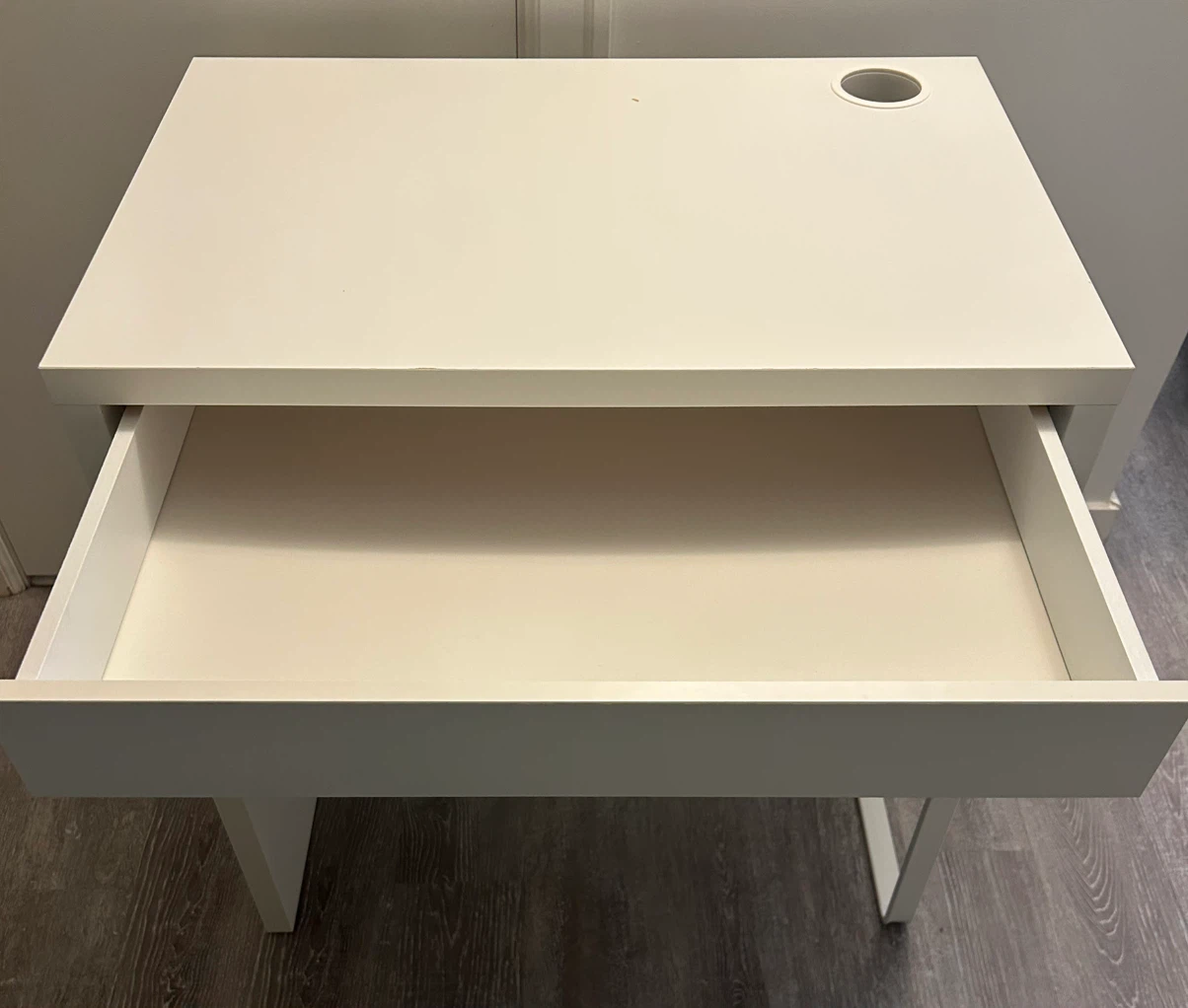 IKEA MICKE White Desk