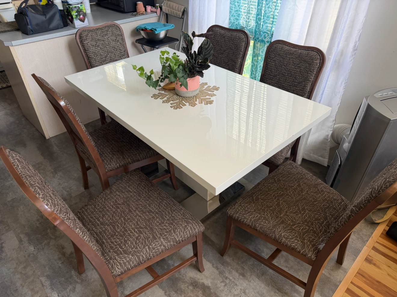 White Dining Table with 6 Chairs