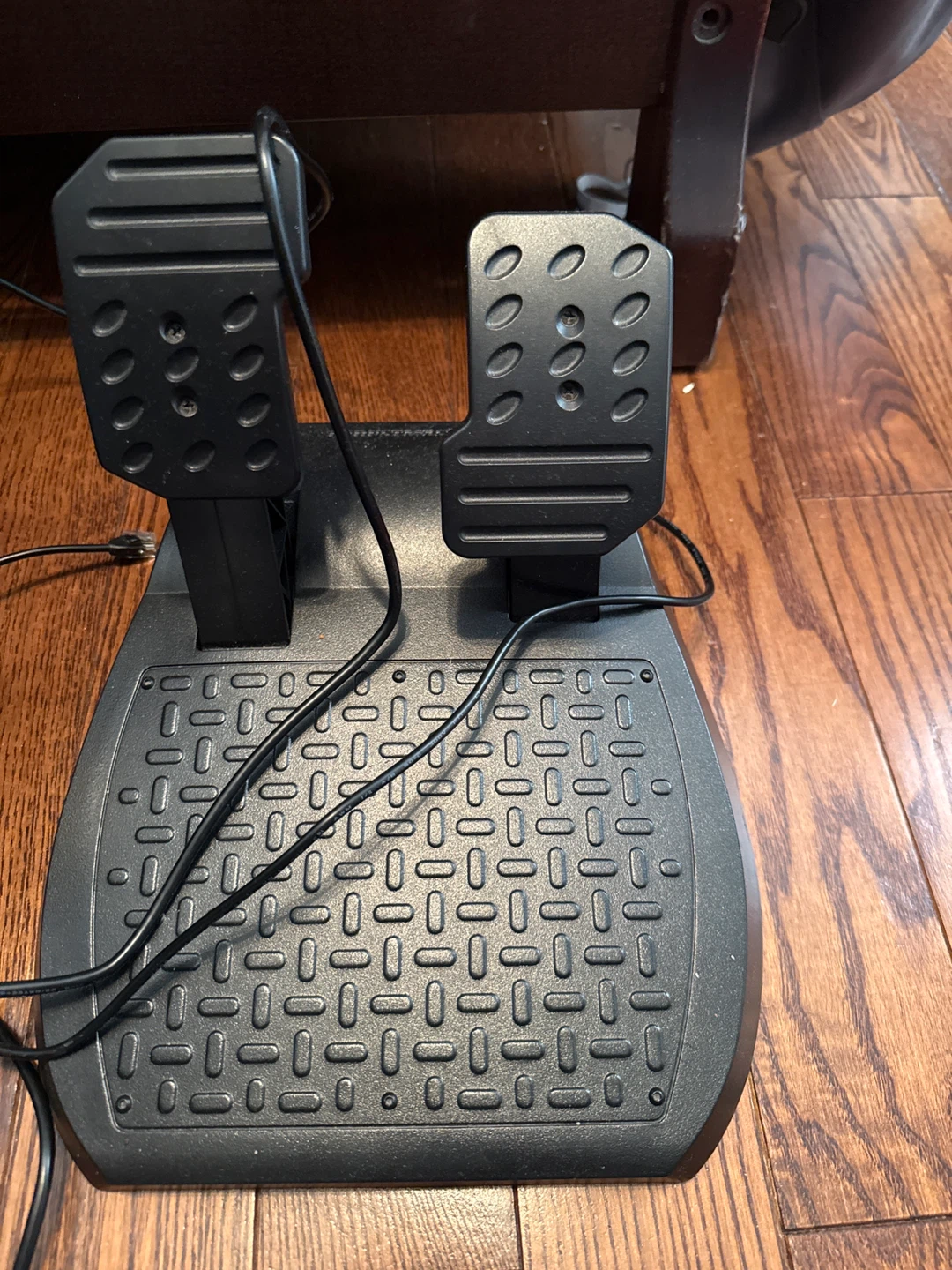 Logitech Racing Wheel and Pedals for PS5/PS4/PS3 - photo 2