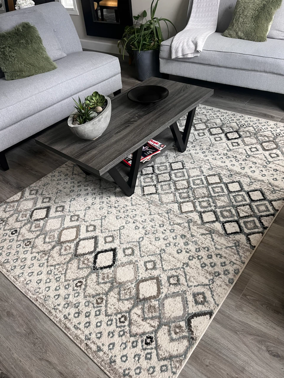 Area Rug - Geometric Pattern