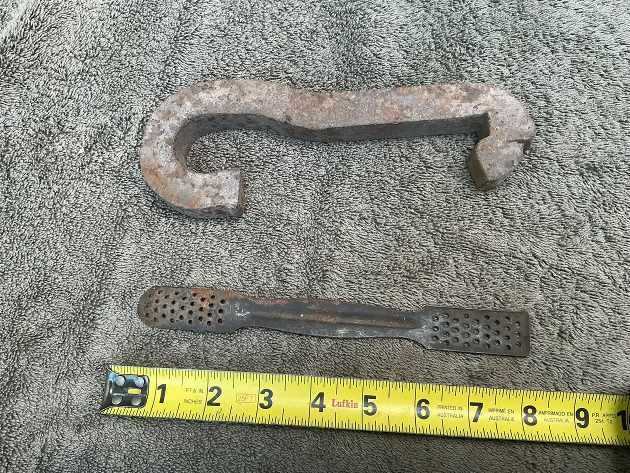 Looking for help identifying these 2 old pieces
