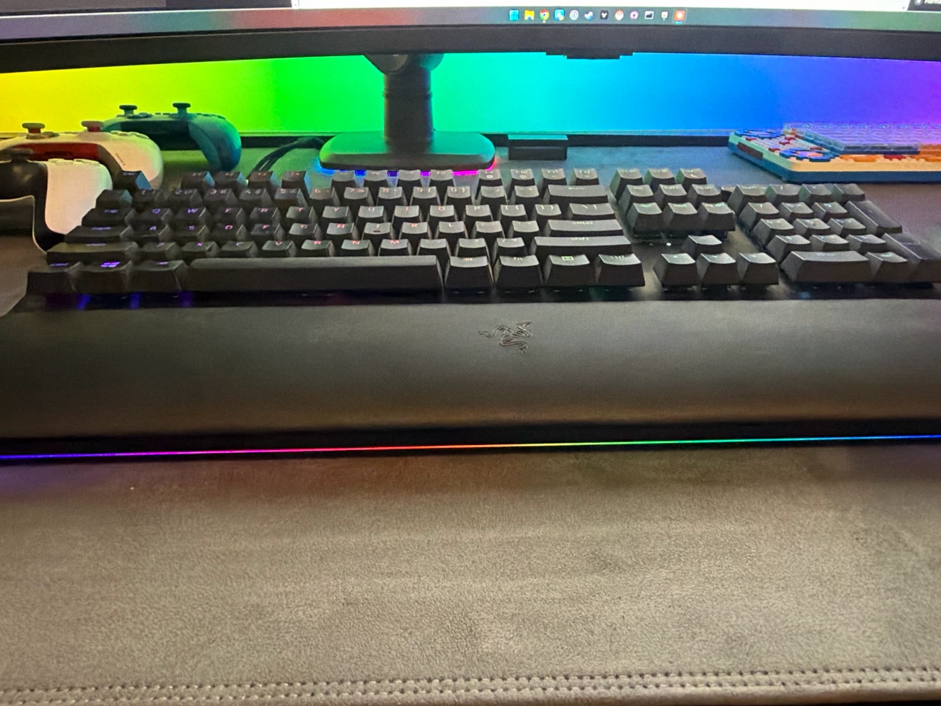 Razer Huntsman v2 Analog mechanical keyboard with wristrest - photo 2