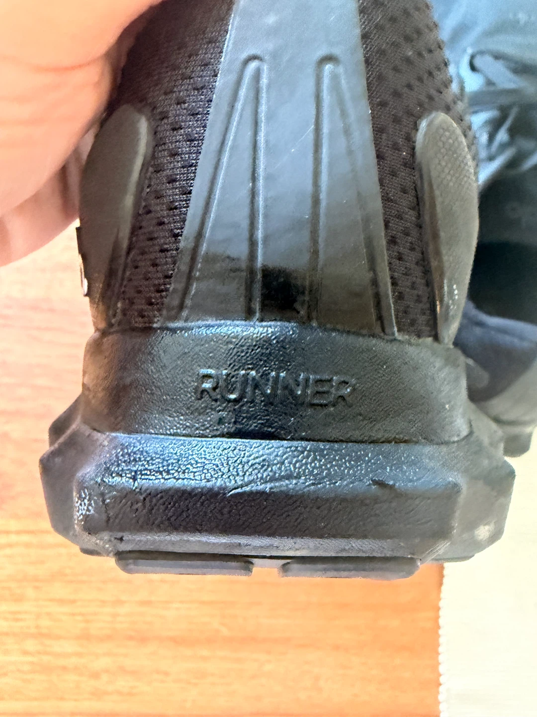 ALO Runner Black Running Shoes - photo 4