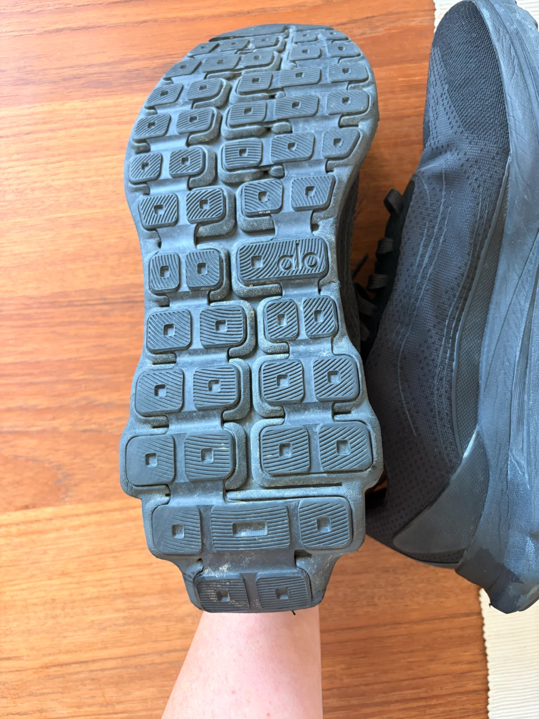 ALO Runner Black Running Shoes - photo 5