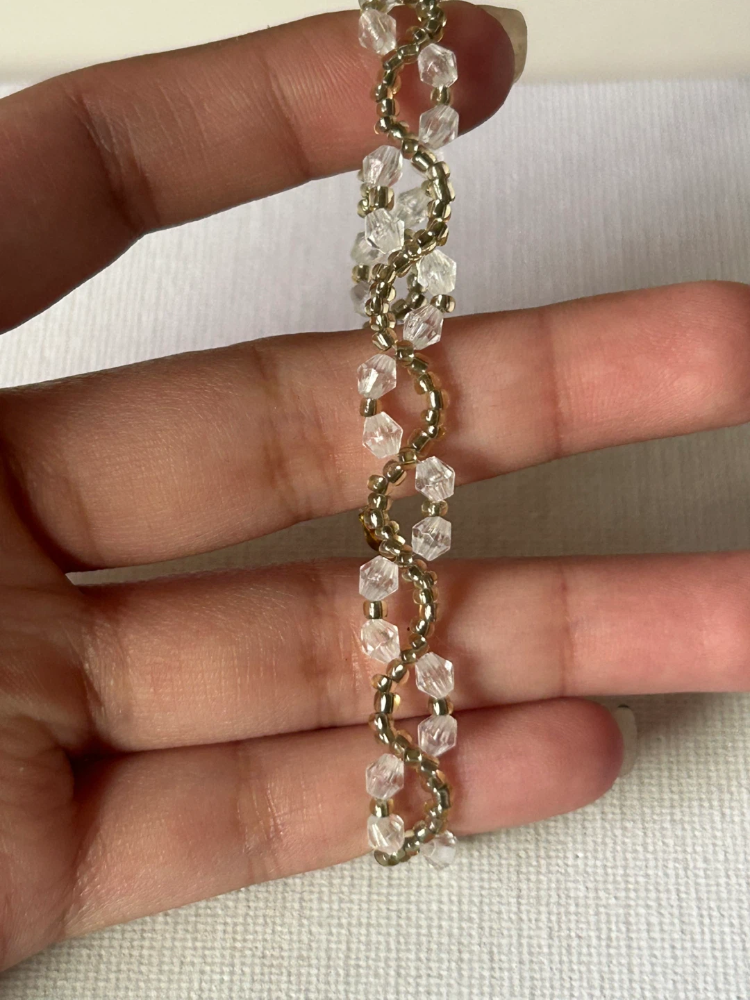 Gold-tone and white beaded bracelet - photo 2