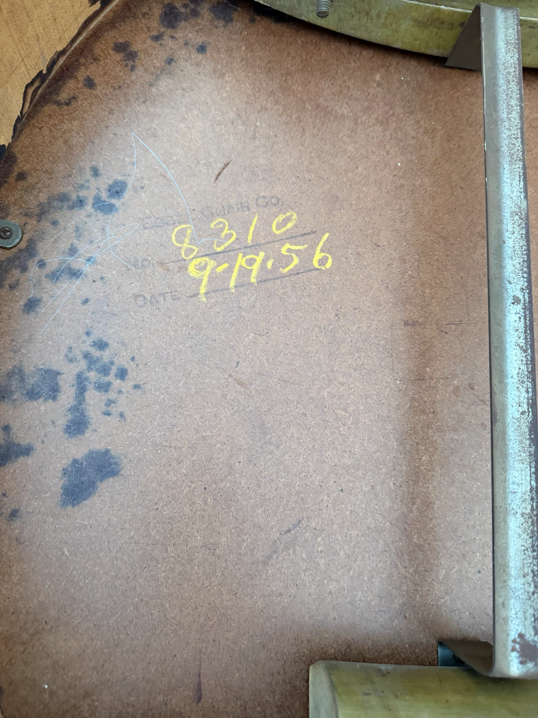 Free vintage kitchen table - photo 3