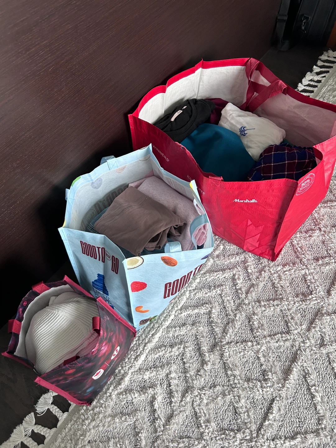Clothing bundles (Aritzia, Lululemon, Gap & more!)
