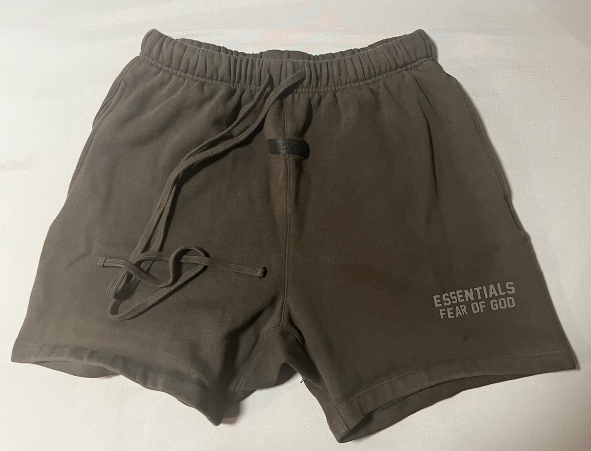 ESSENTIALS  Shorts Size M