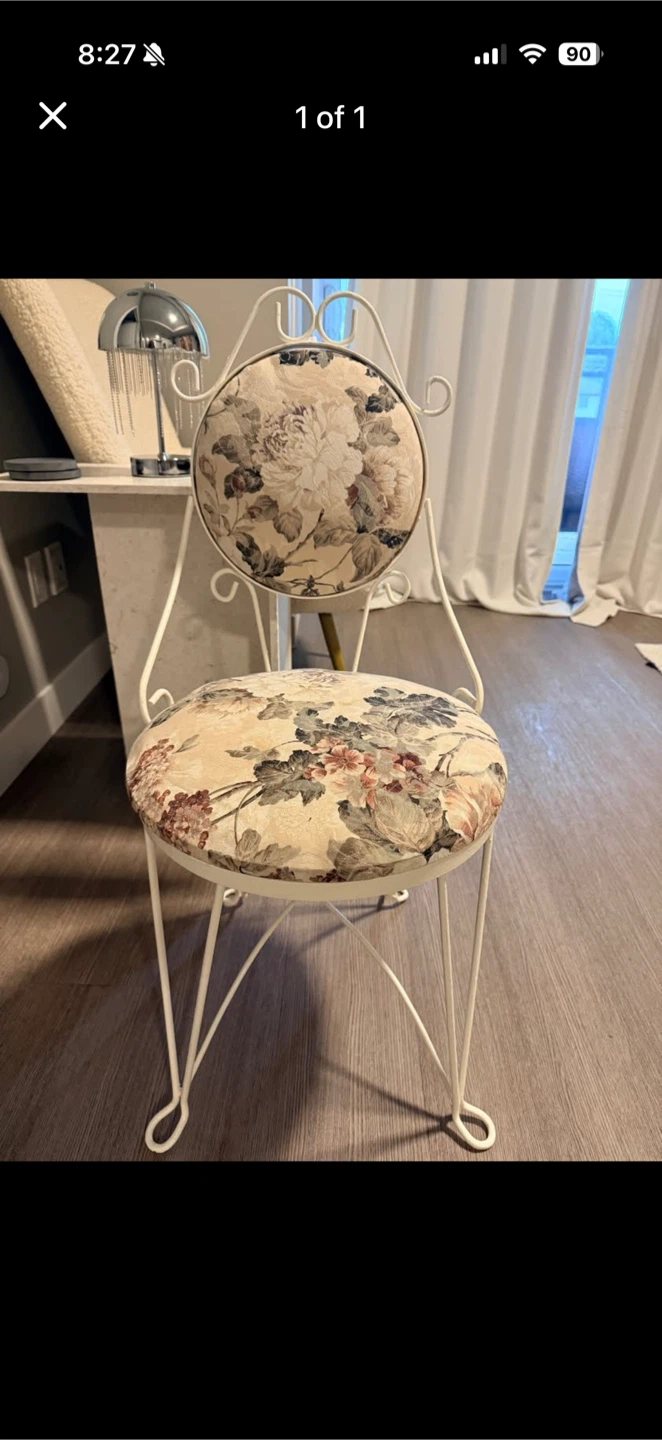 Vanity chair vintage