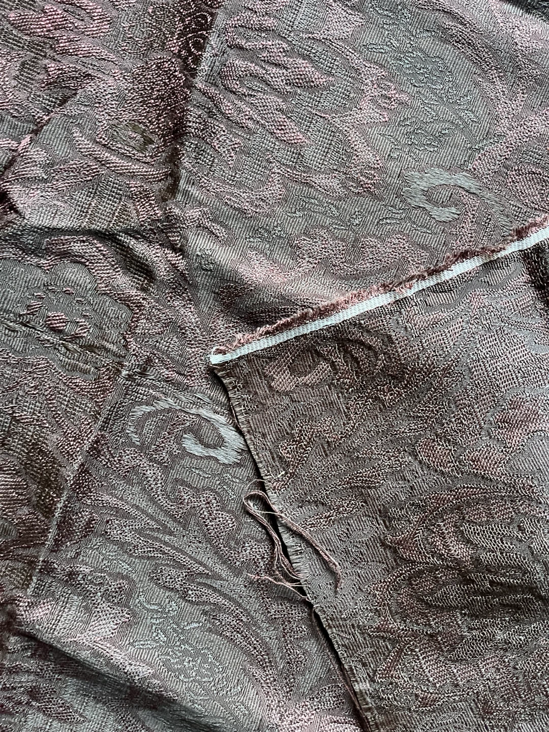 Brown woven floral fabric - photo 2