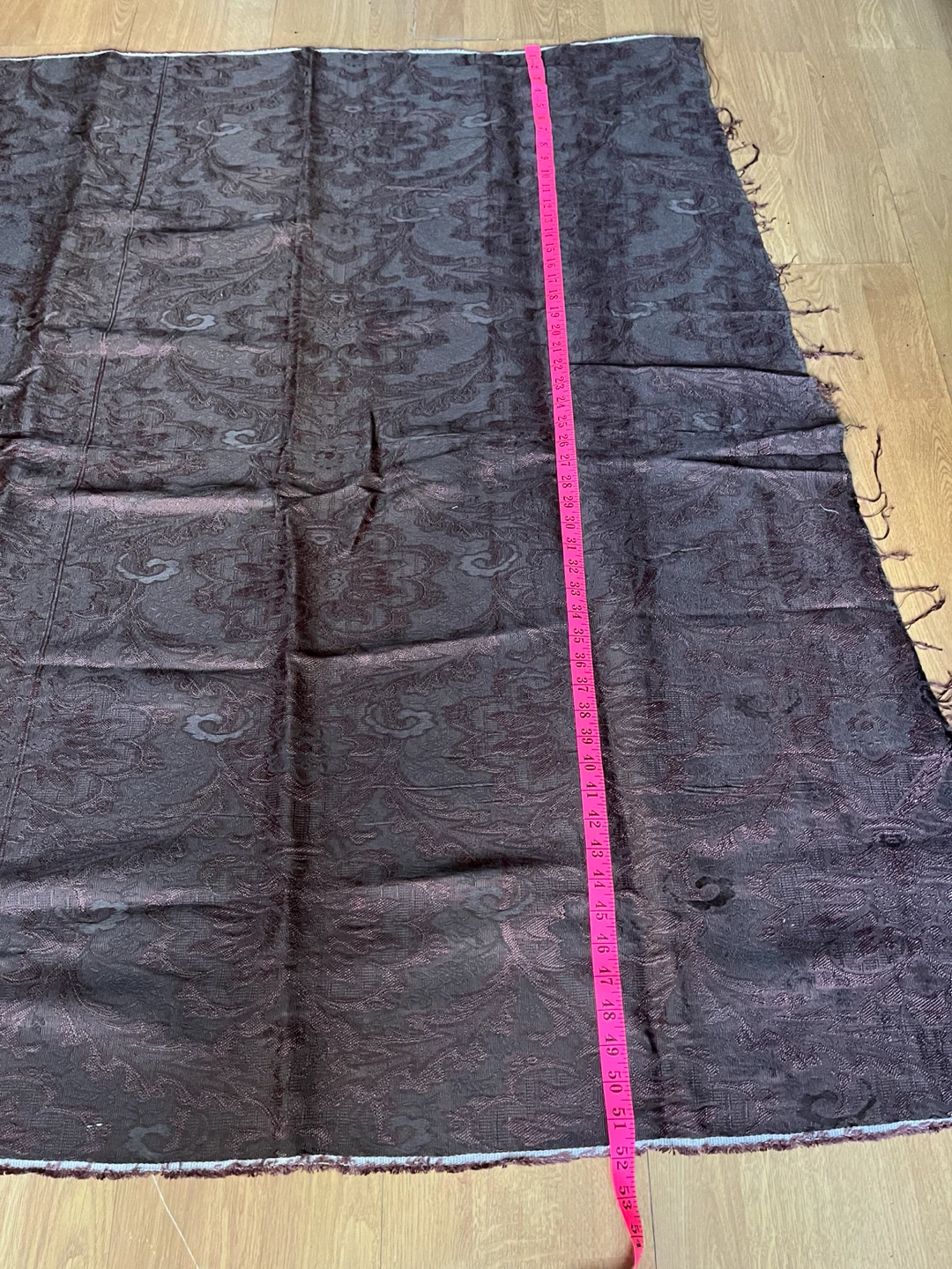 Brown woven floral fabric - photo 3
