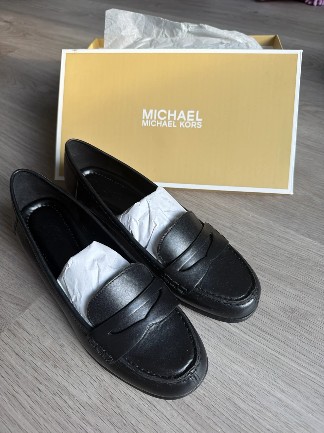 Michael Kors black leather heeled loafers size 7M