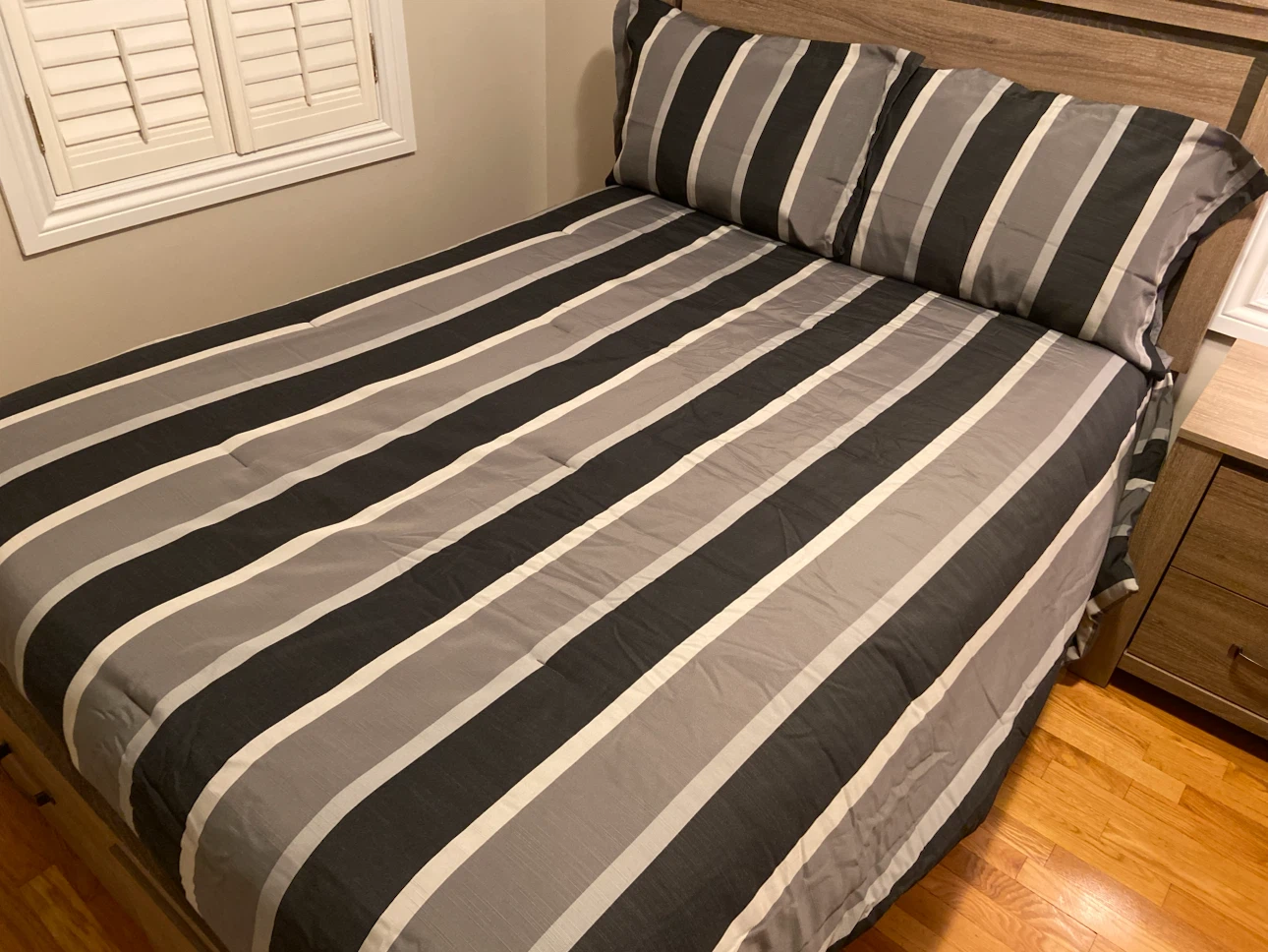 4 piece Queen comforter set - photo 2