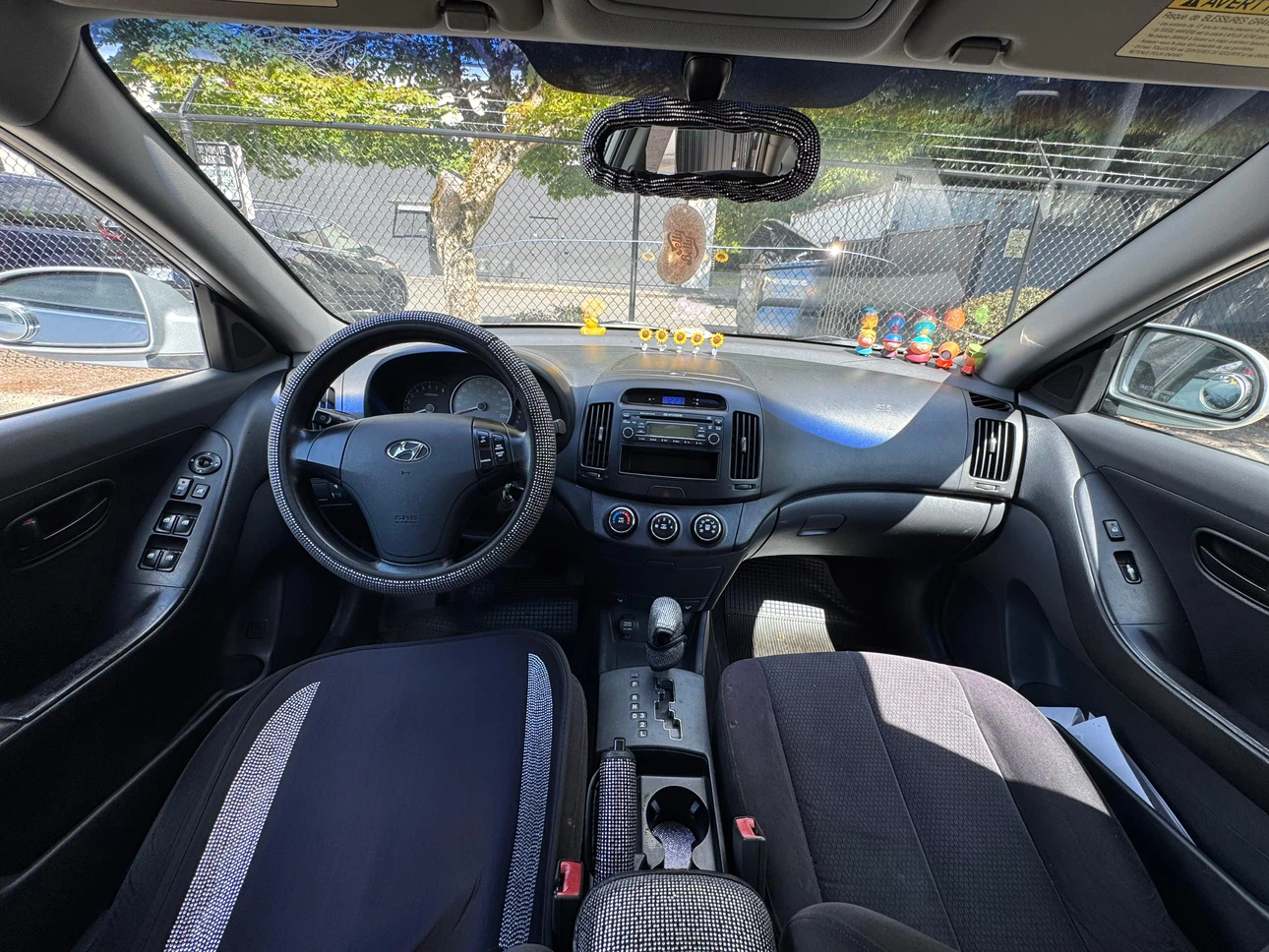 Hyundai Elantra Silver Sedan - photo 5