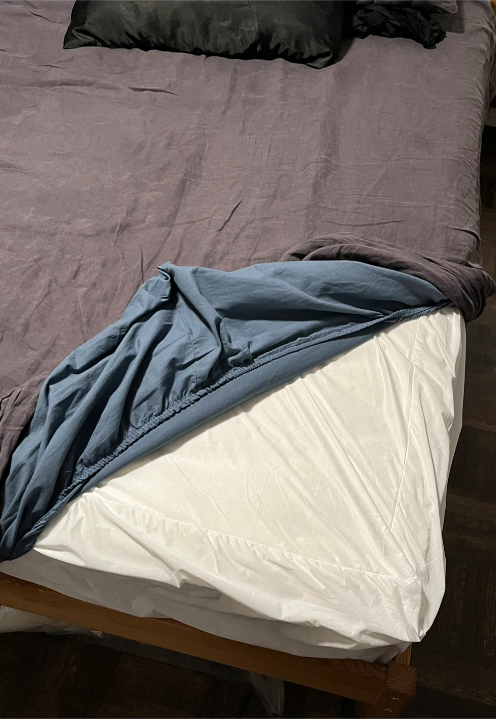 Queen bed (mattress and frame) - photo 2