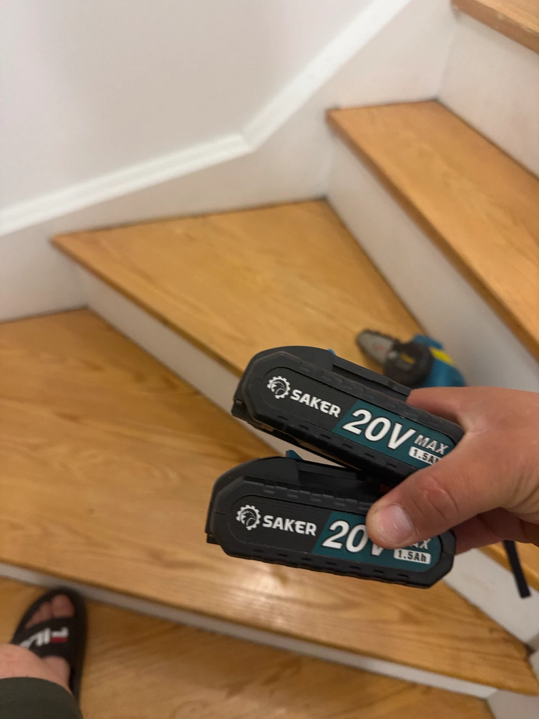 Saker 20V MAX Mini Chainsaw with 2 x 1.5Ah Batteries - photo 3