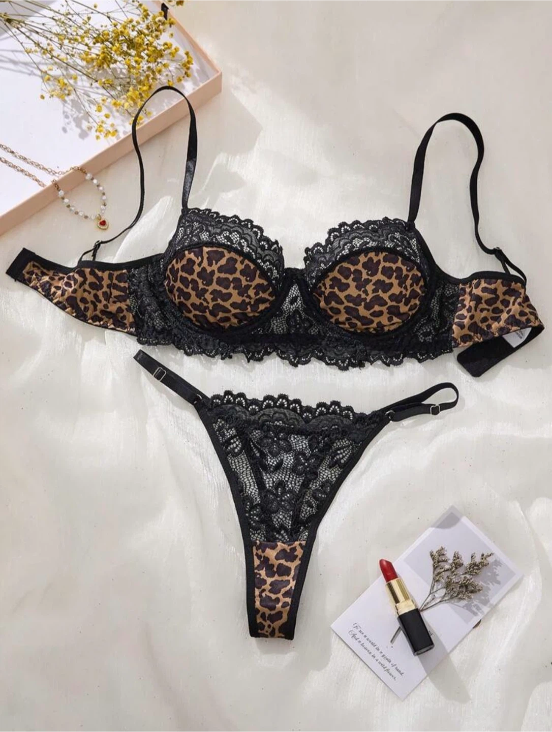 One Set women’s leopard