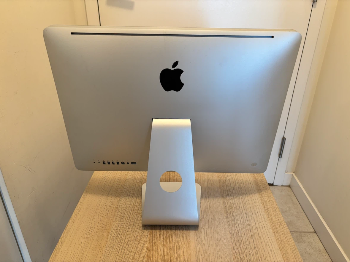 iMac 21.5-inch, Mid 2010 w/ Keyboard & Mouse - photo 2