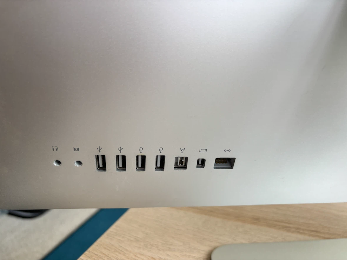 iMac 21.5-inch, Mid 2010 w/ Keyboard & Mouse - photo 3