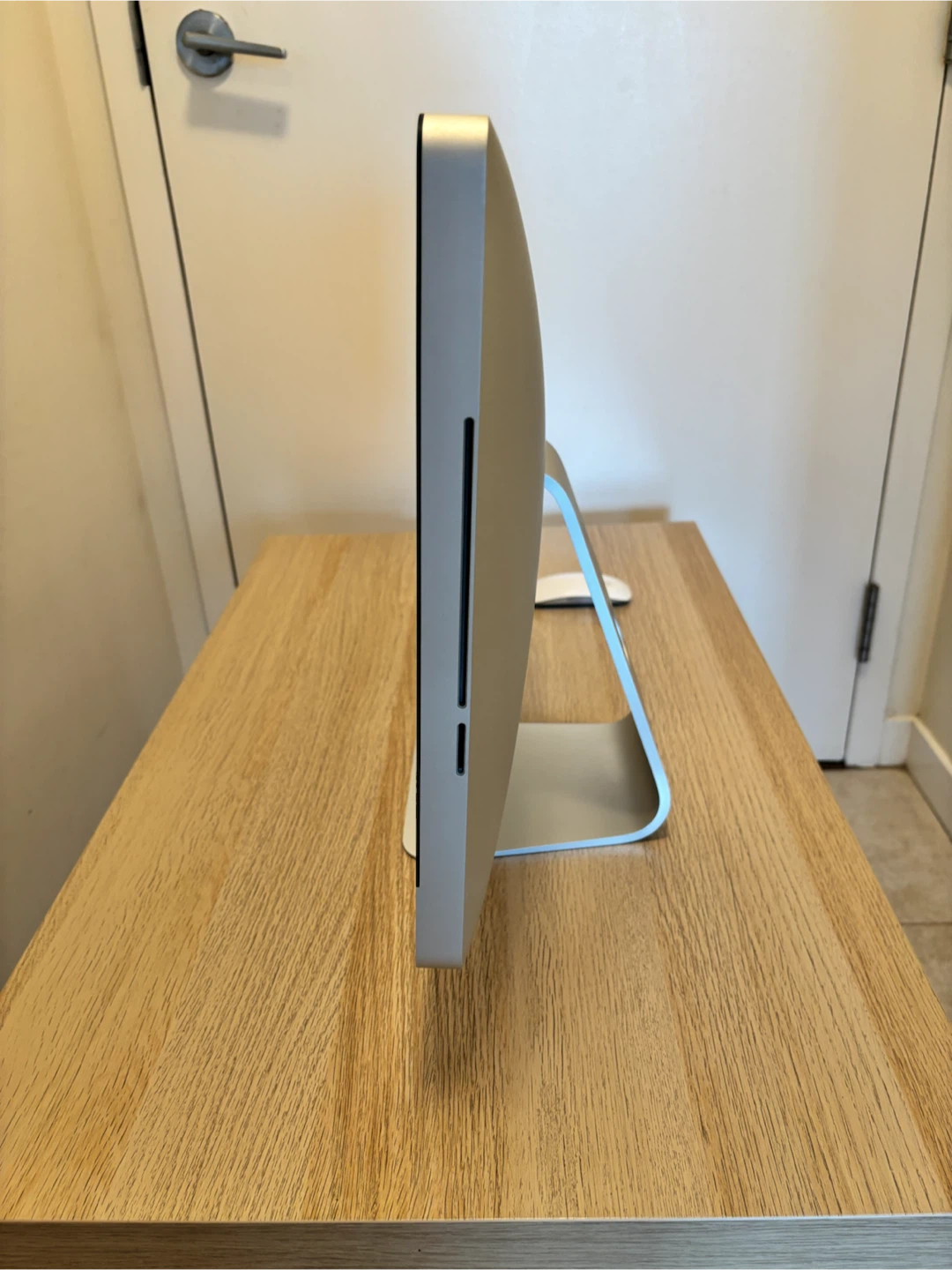iMac 21.5-inch, Mid 2010 w/ Keyboard & Mouse - photo 5