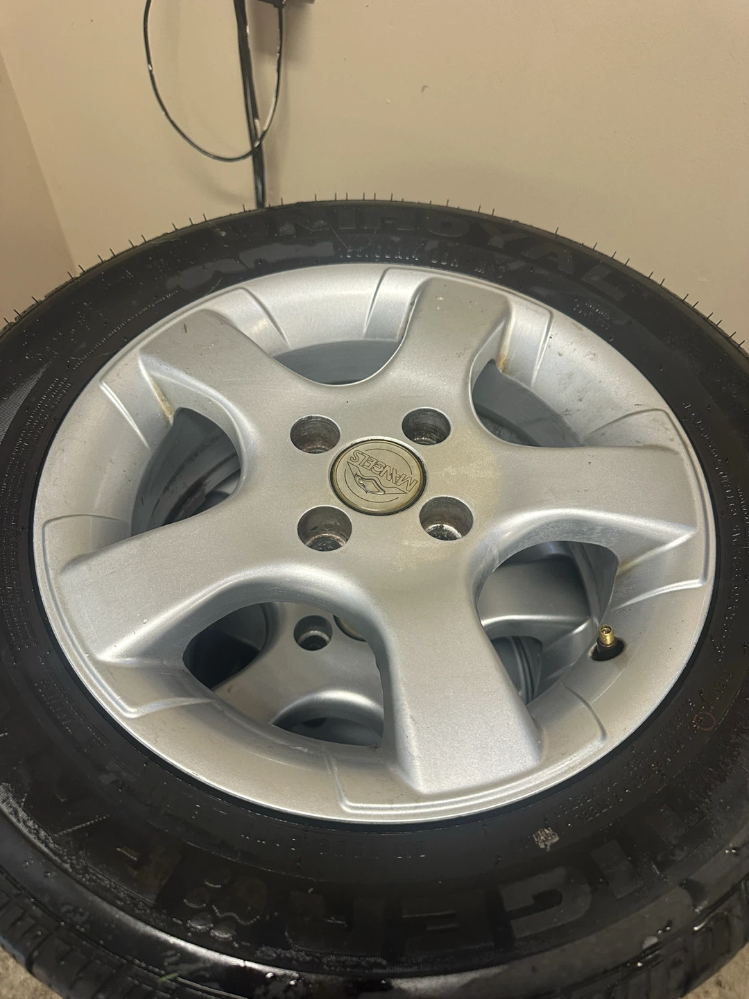 Mangels Alloy Wheels with Uniroyal 195/60R14 - photo 3