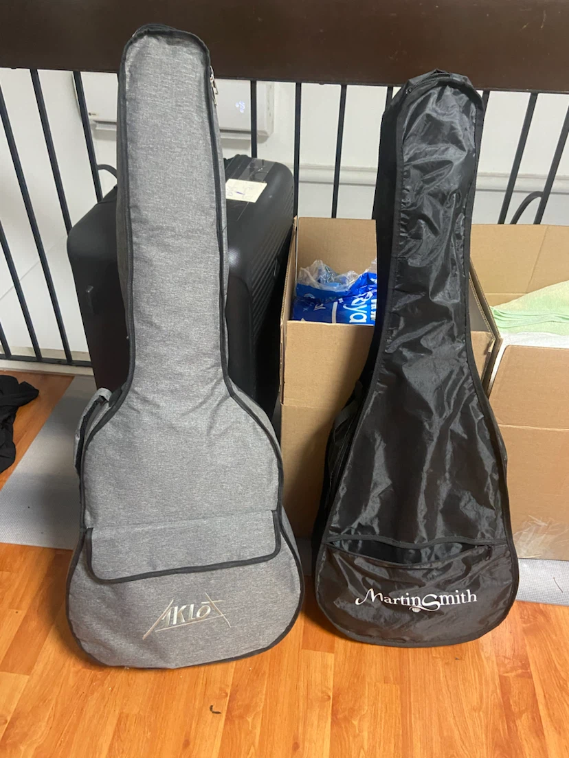 Moving sale - acoustic guitar - photo 2