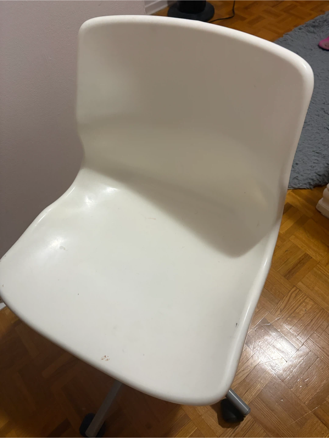White Swivel Office Chair