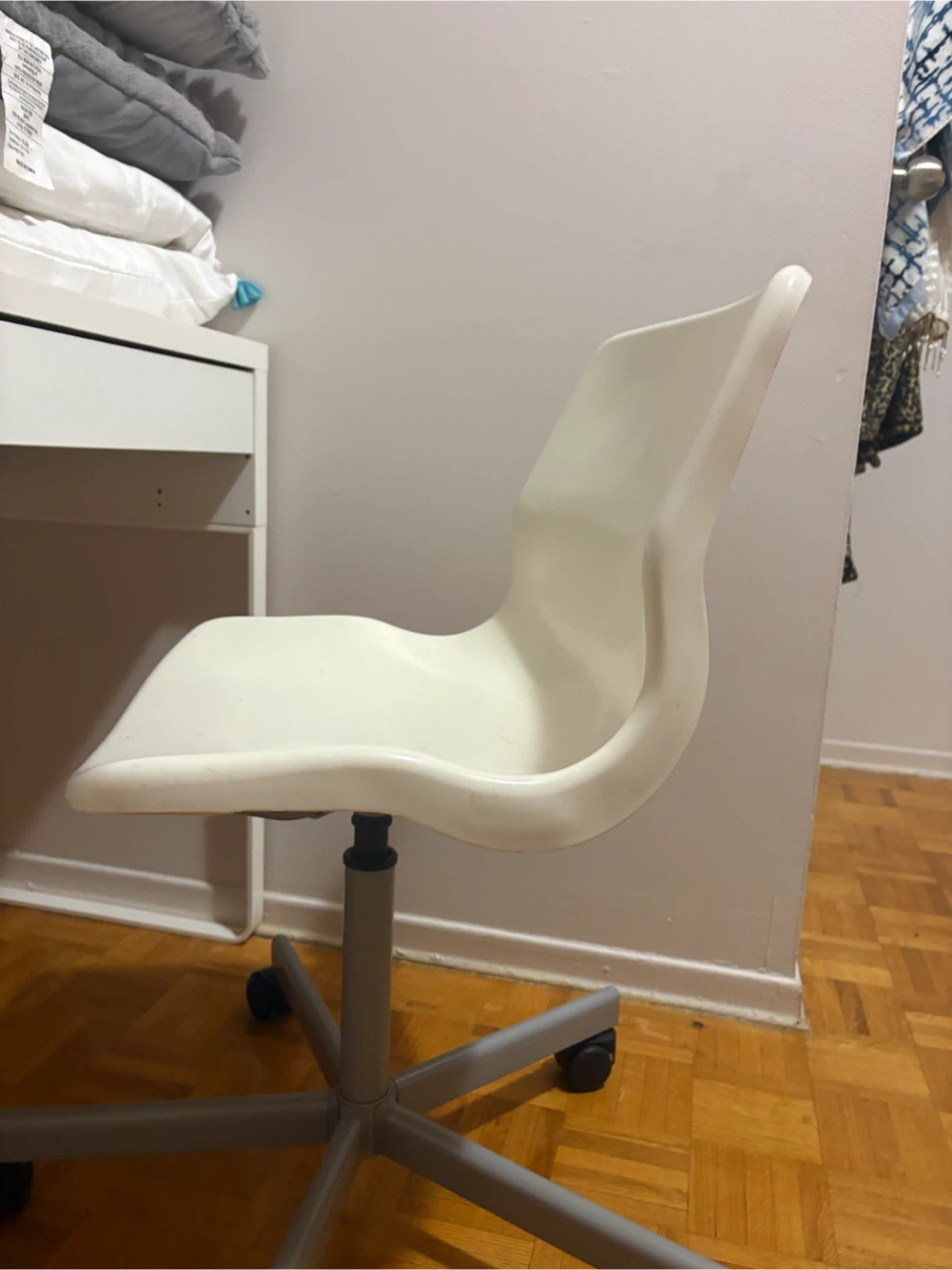 White Swivel Office Chair - photo 2