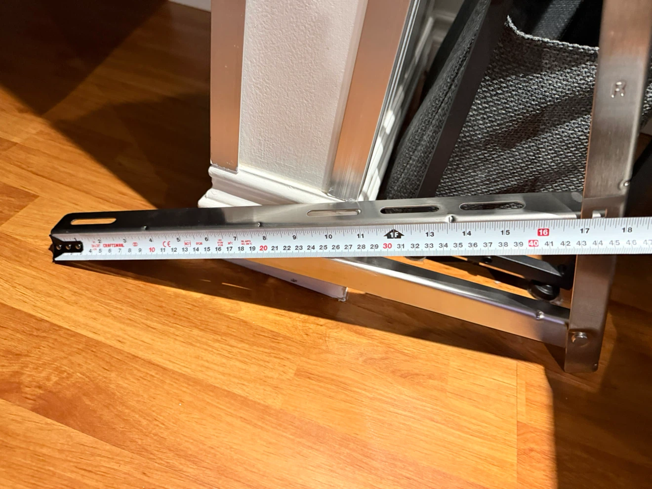 Wall mounting bracket - photo 3