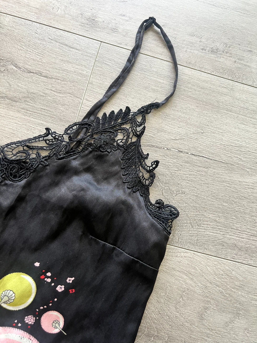 MNG Black sill cami with lace trim and graphic print - photo 3