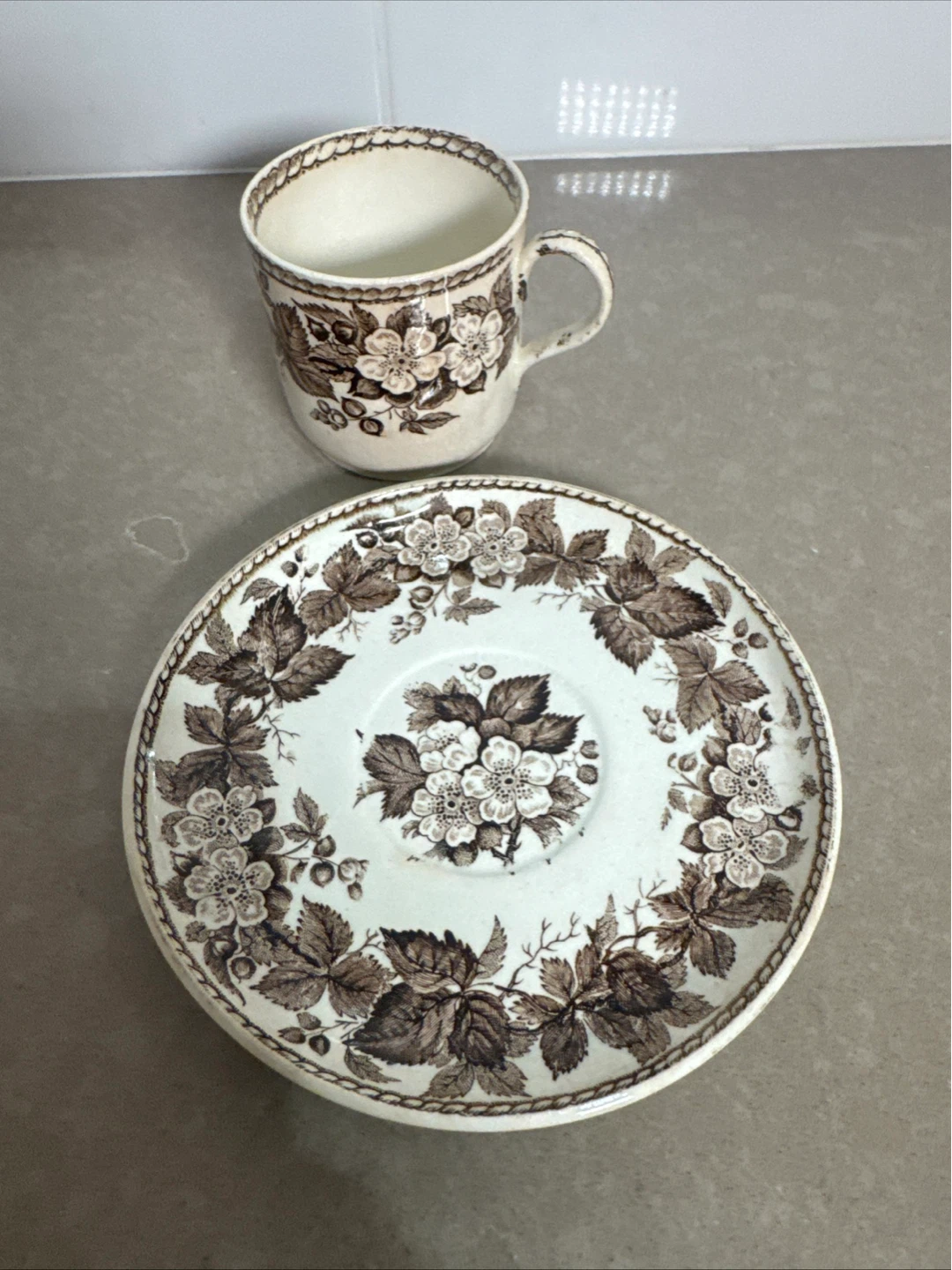 Wedgwood teacup and saucer - photo 2