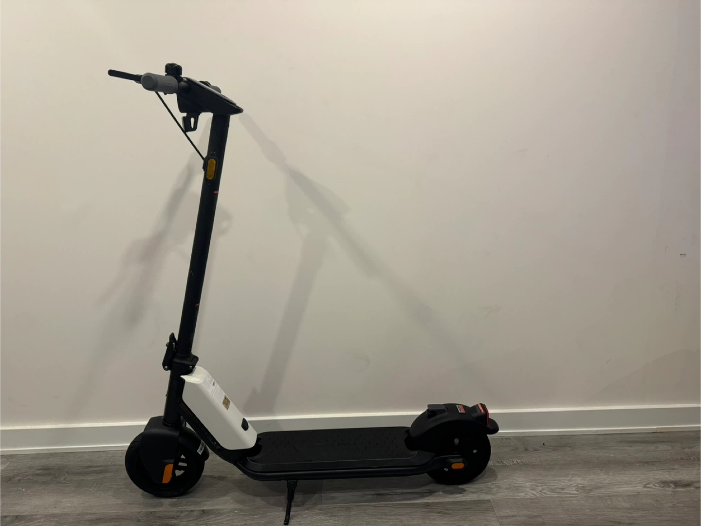 NIU KQi1 Pro Electric Scooter – White – Great Condition