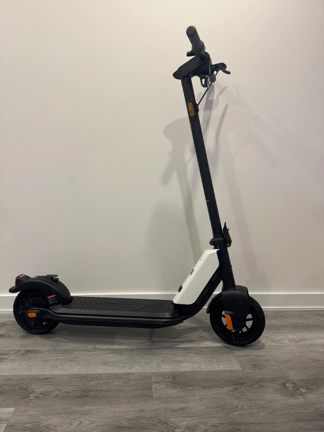 NIU KQi1 Pro Electric Scooter – White – Great Condition - photo 3
