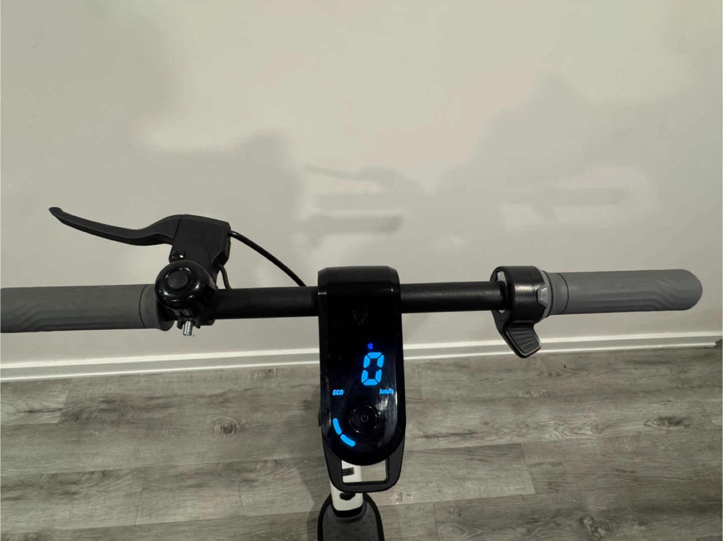 NIU KQi1 Pro Electric Scooter – White – Great Condition - photo 5
