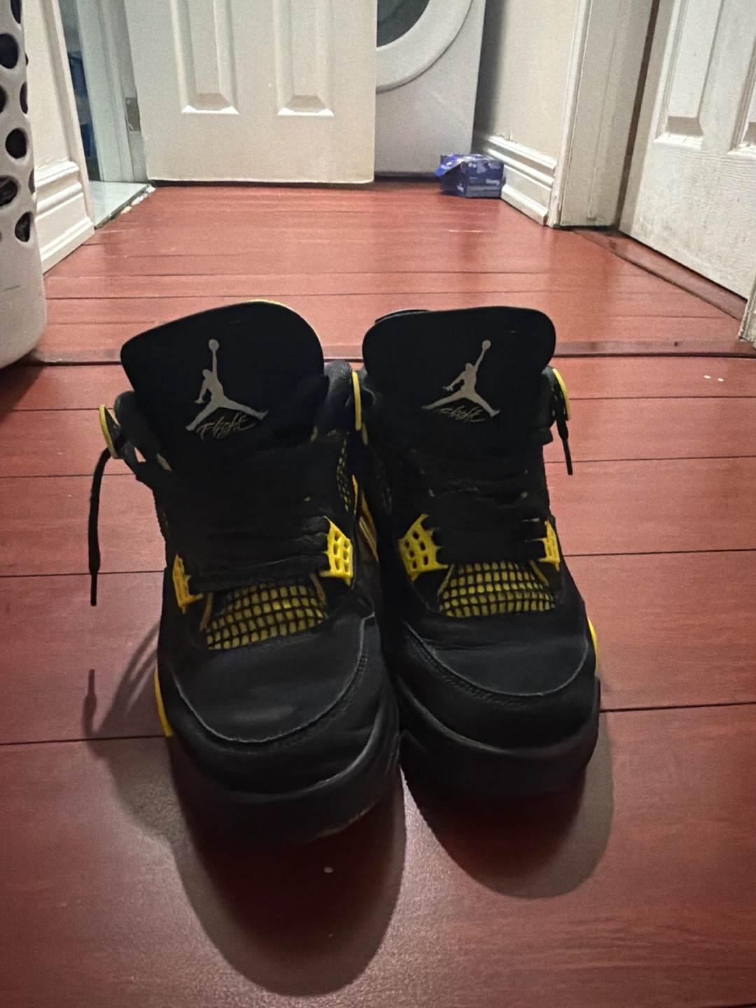 Air Jordan 4 Thunder black and yellow