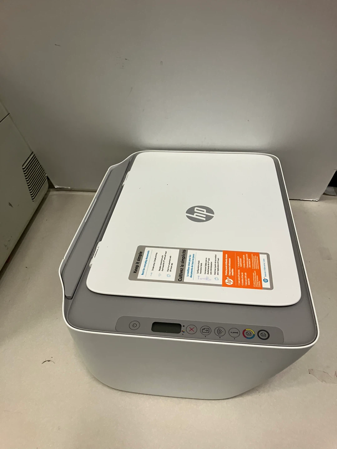 Clean white and gray HP DeskJet 2700e series all-in-one printer - photo 4