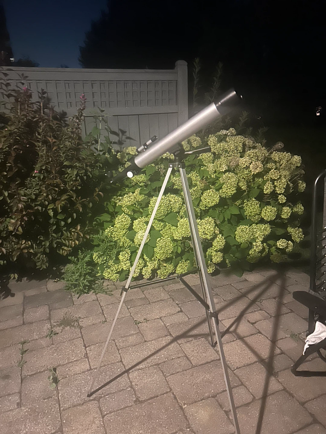 New in box Discovery Mindblown Telescope with Tripod