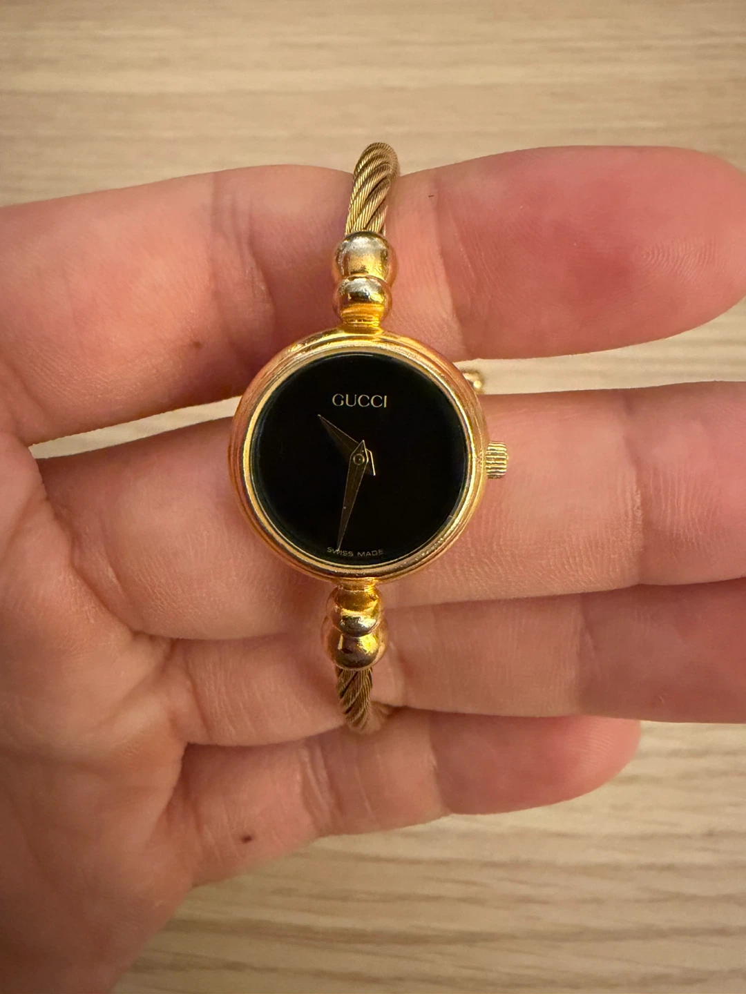 Gucci 2700.2.L Gold Bangle Watch - photo 2